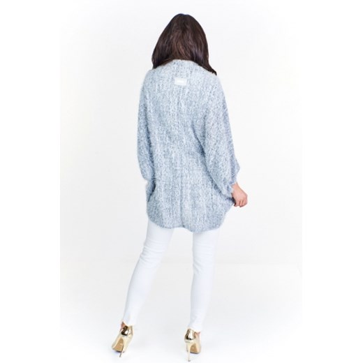 Swetrowa narzutka nietoperz