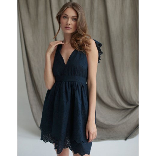 Sukienka z odkrytymi plecami granatowa Bynamesakke  S showroom.pl