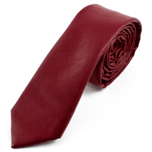 Czerwony krawat ze sztucznej skóry