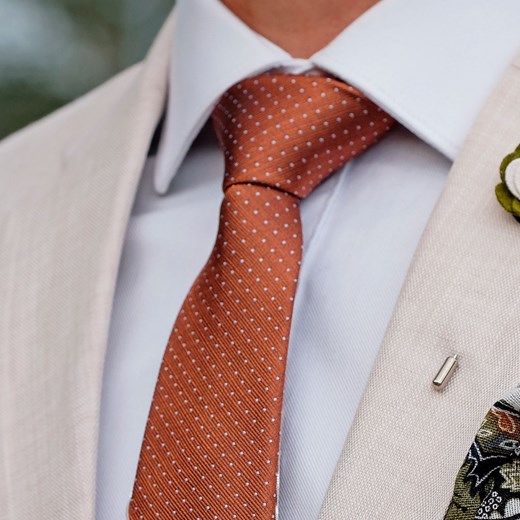 Brązowy krawat jedwabny w kropki 6 cm