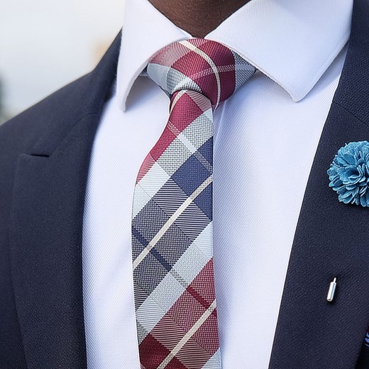 Niebiesko-bordowy krawat w kratkę