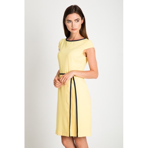 Pastelowa żółta sukienka z lamówkami Quiosque  40 wyprzedaż quiosque.pl 
