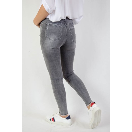 Jasnoszare spodnie jeansowe z przetarciami oraz koralikami   S olika.com.pl