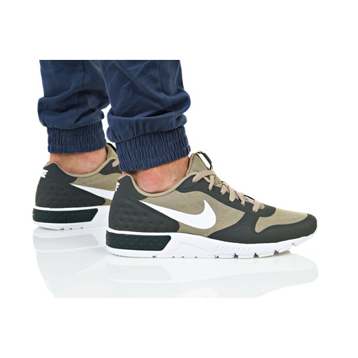 BUTY NIKE NIGHTGAZER LW SE 902818-200 Nike 40.5 Natychmiastowo