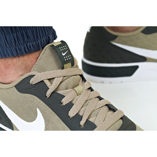 BUTY NIKE NIGHTGAZER LW SE 902818-200 Nike 44.5 Natychmiastowo