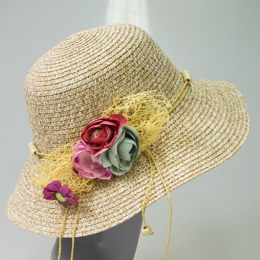 kapelusz plażowy z kwiatem i drewnianymi koralikami  Allora  