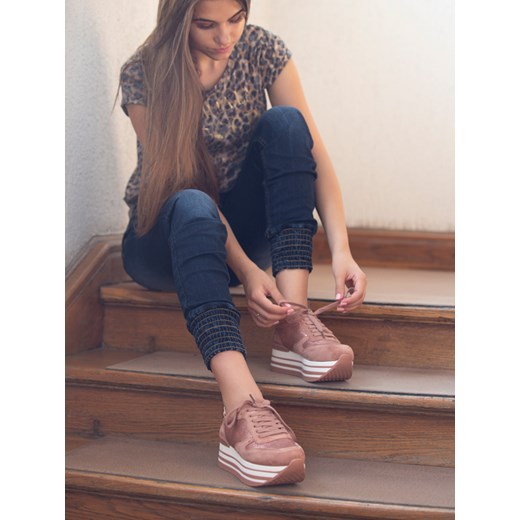 Sneakersy damskie różowe Elegrina gładkie sznurowane 
