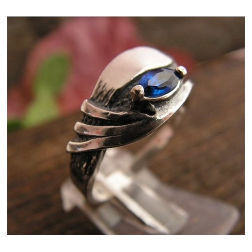 GLIDA - srebrny pierścionek z szafirem 