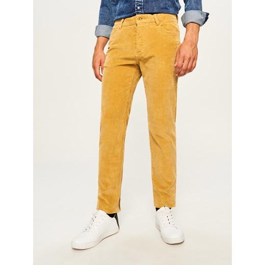 Reserved - Spodnie sztruksowe slim fit - Żółty