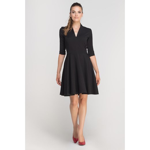 CM3363 Elegancka rozkloszowana sukienka z dekoltem - czarna