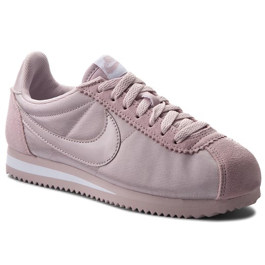 Buty sportowe damskie Nike cortez różowe na płaskiej podeszwie bez wzorów sznurowane 