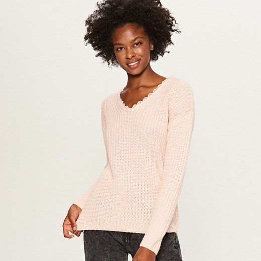 Reserved - Sweter z koronkowym dekoltem - Różowy