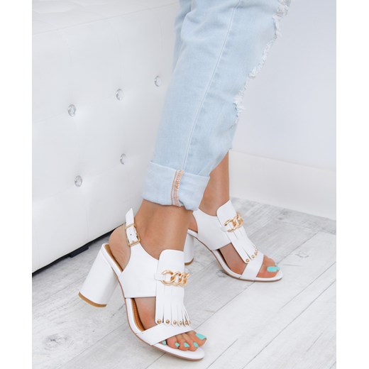 Sandały damskie białe z klamrą eleganckie letnie z aplikacjami  na średnim obcasie 