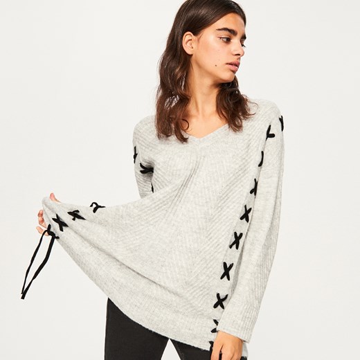 Sweter damski Reserved zimowy z dekoltem w literę v 