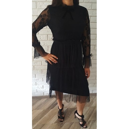 Sukienka Lily Mcbee czarna midi z długim rękawem 