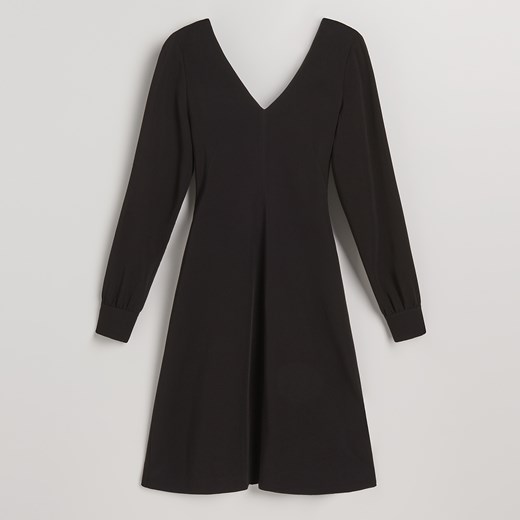 Reserved - Sukienka z głębokim dekoltem - Czarny czarny Reserved 42 