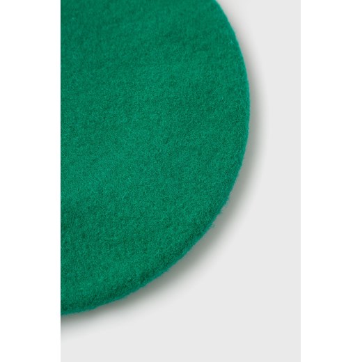 Zielony beret damski Pieces w stylu retro