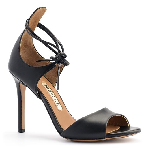 Sandały damskie czarne skórzane bez wzorów wiązane na wysokim obcasie eleganckie 