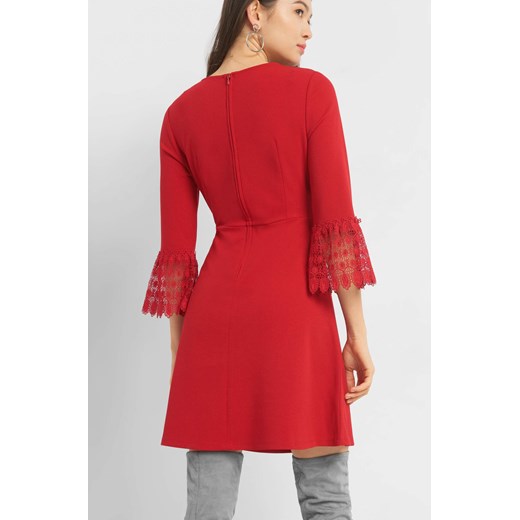 Sukienka ORSAY z okrągłym dekoltem czerwona elegancka z długimi rękawami 