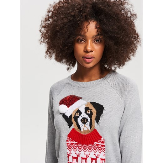 Sweter damski Reserved z okrągłym dekoltem w świąteczne wzory 