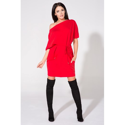 Sukienka czerwona oversize'owa z tkaniny 