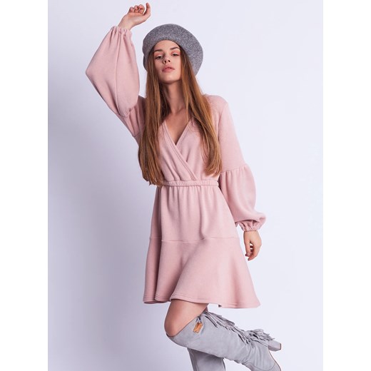 Sukienka Selfieroom midi różowa bez wzorów z długimi rękawami 