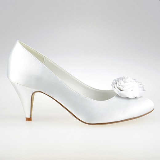 Białe czółenka Wedding Shoes By Code w noskiem w szpic na obcasie bez zapięcia bez wzorów 