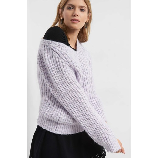 Sweter damski ORSAY z dekoltem w literę v gładki 