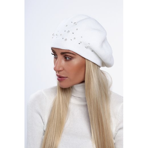 Biały beret zimowy C26
