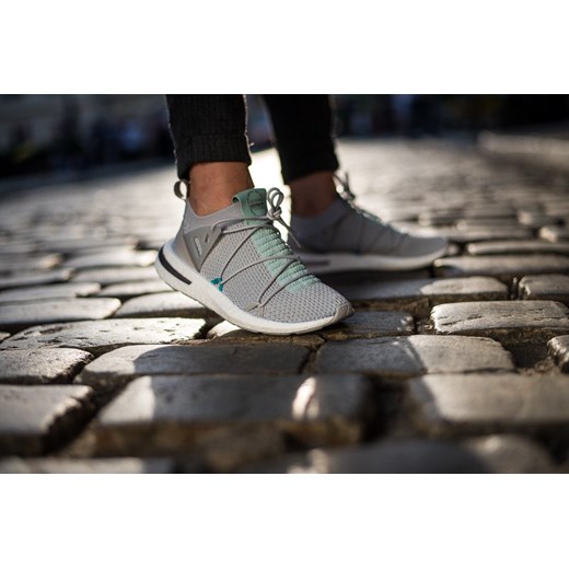 Buty sportowe damskie Adidas Originals na koturnie sznurowane 