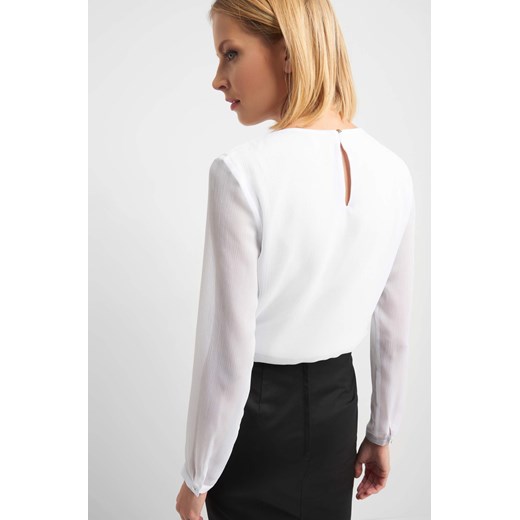 Bluzka damska biała ORSAY z długimi rękawami bez wzorów z dekoltem choker elegancka 