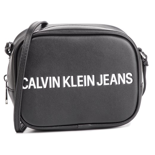 Listonoszka Calvin Klein mała czarna bez dodatków 
