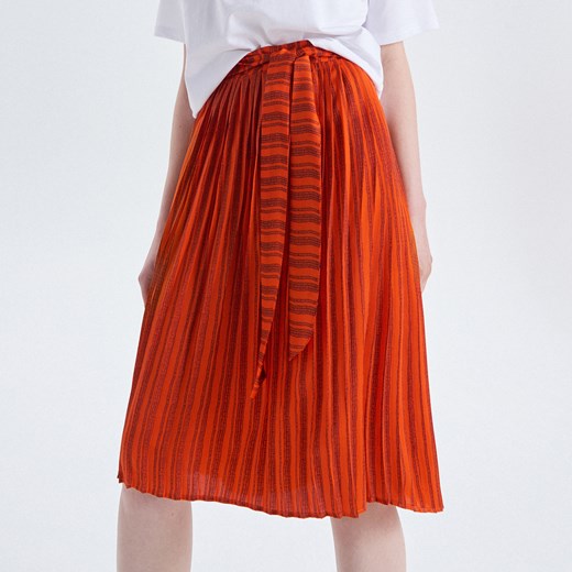Cropp - Plisowana spódnica midi z paskiem - Pomarańczowy  Cropp XL 