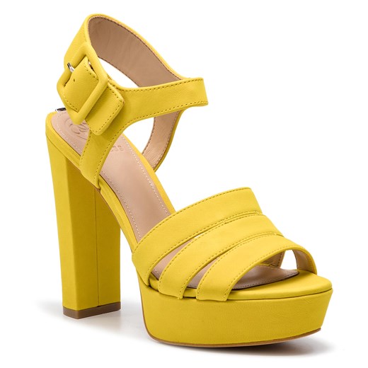 Sandały damskie Guess żółte z klamrą bez wzorów na wysokim obcasie 