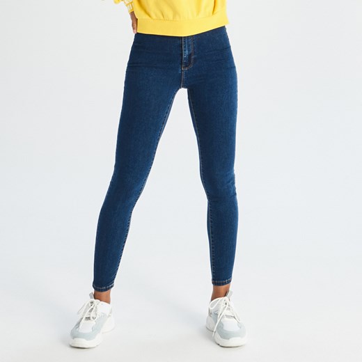 Granatowe jeansy damskie Sinsay w miejskim stylu 