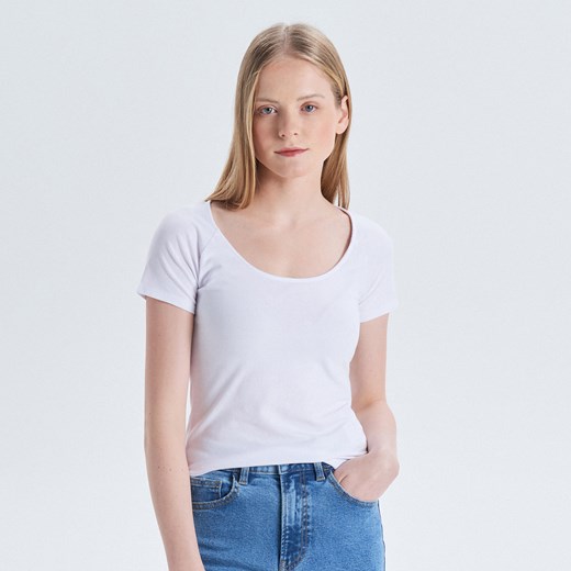 Cropp - Gładka koszulka z głębokim dekoltem - Biały Cropp  XS 