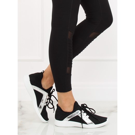 Buty sportowe damskie sneakersy ze skóry ekologicznej bez wzorów czarne na płaskiej podeszwie 