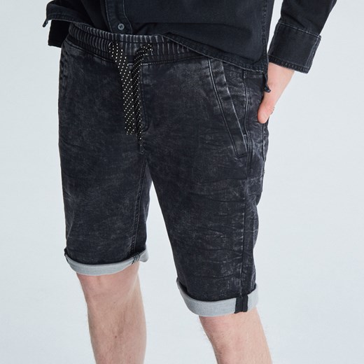 Cropp - Szorty z elastycznego jeansu - Czarny Cropp  38 
