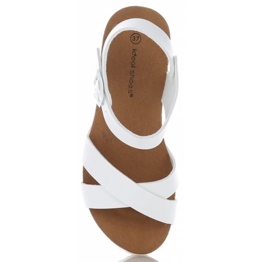 Sandały damskie Ideal Shoes na koturnie z klamrą casual białe 