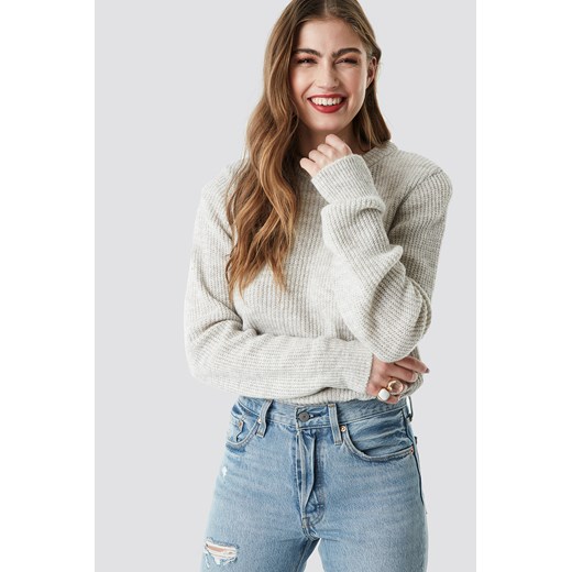 Sweter damski NA-KD z okrągłym dekoltem bez wzorów 