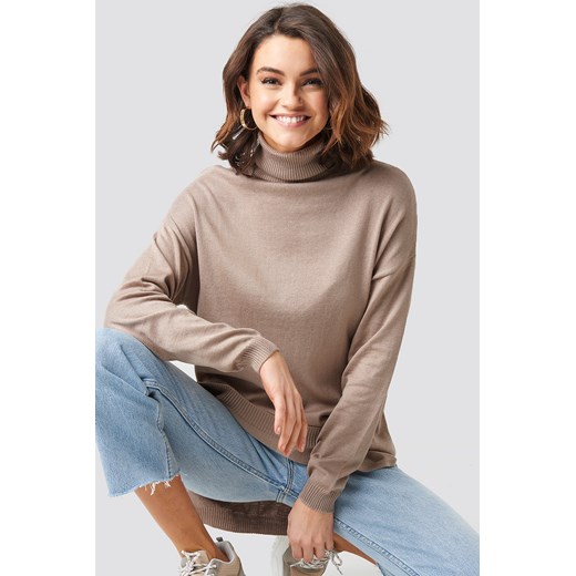 Beżowy sweter damski NA-KD Trend bez wzorów 