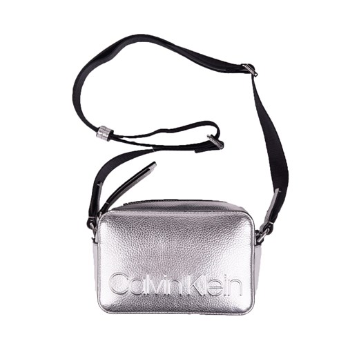 Calvin Klein srebrna mała torebka Edge Camera Bag Met Silver  Calvin Klein  Differenta.pl