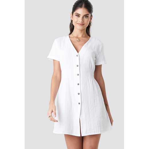Sukienka NA-KD Trend mini biała z krótkim rękawem szmizjerka z dekoltem w literę v 