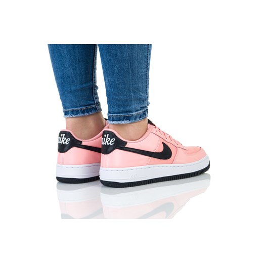 Różowe buty sportowe damskie Nike do biegania air force bez wzorów 