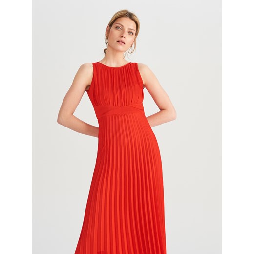 Sukienka czerwona Reserved elegancka bez wzorów na karnawał maxi 