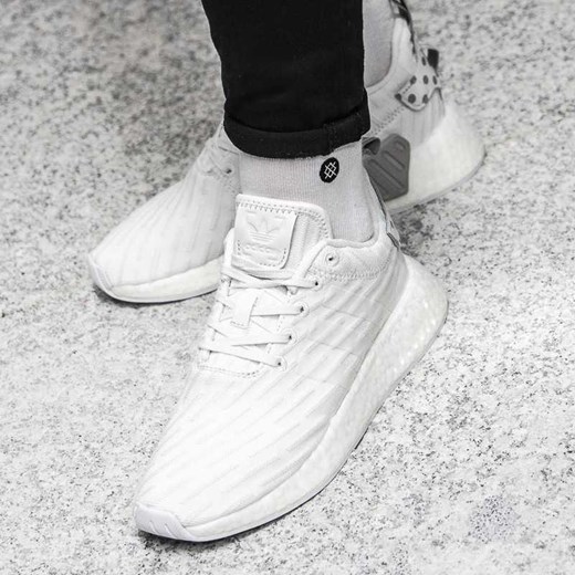 Buty sportowe damskie Adidas nmd białe wiązane bez wzorów 