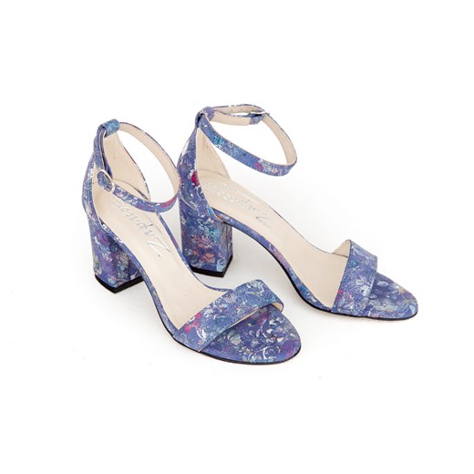 Sandały damskie Zapato niebieskie z klamrą ze skóry w kwiaty 