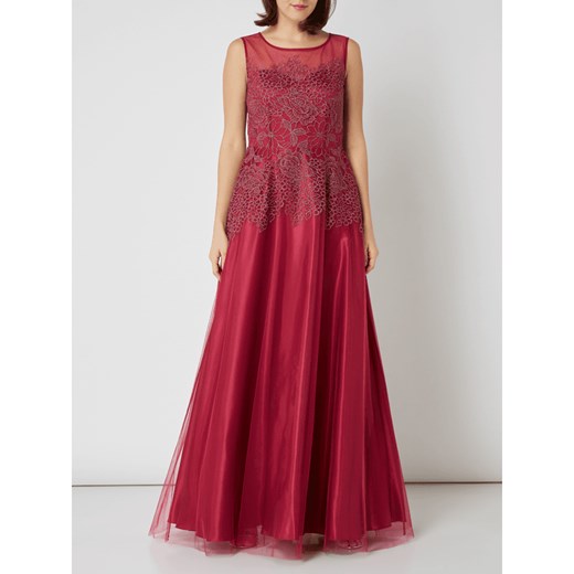 Sukienka Vera Mont czerwona bez rękawów z okrągłym dekoltem z haftem 