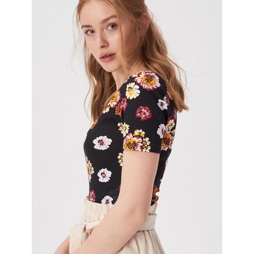 Sinsay bluzka damska z krótkim rękawem w kwiaty z okrągłym dekoltem 