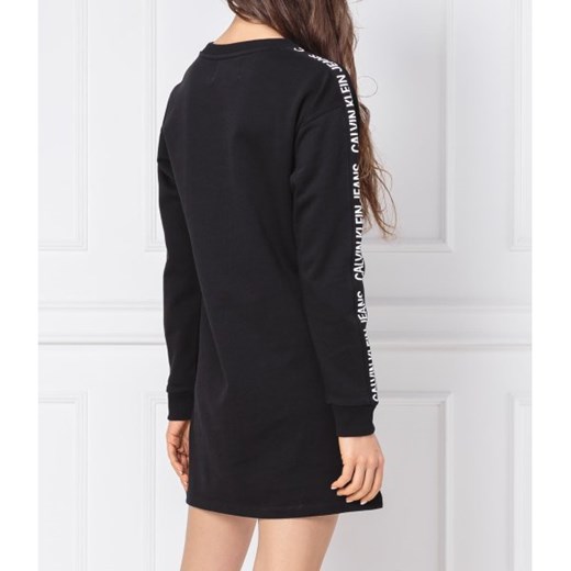 Sukienka Calvin Klein prosta bez wzorów czarna z okrągłym dekoltem 